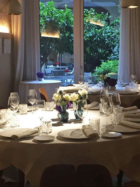 Mercer Hotel Barcelona - Round tables setup at the Mercer Restaurant