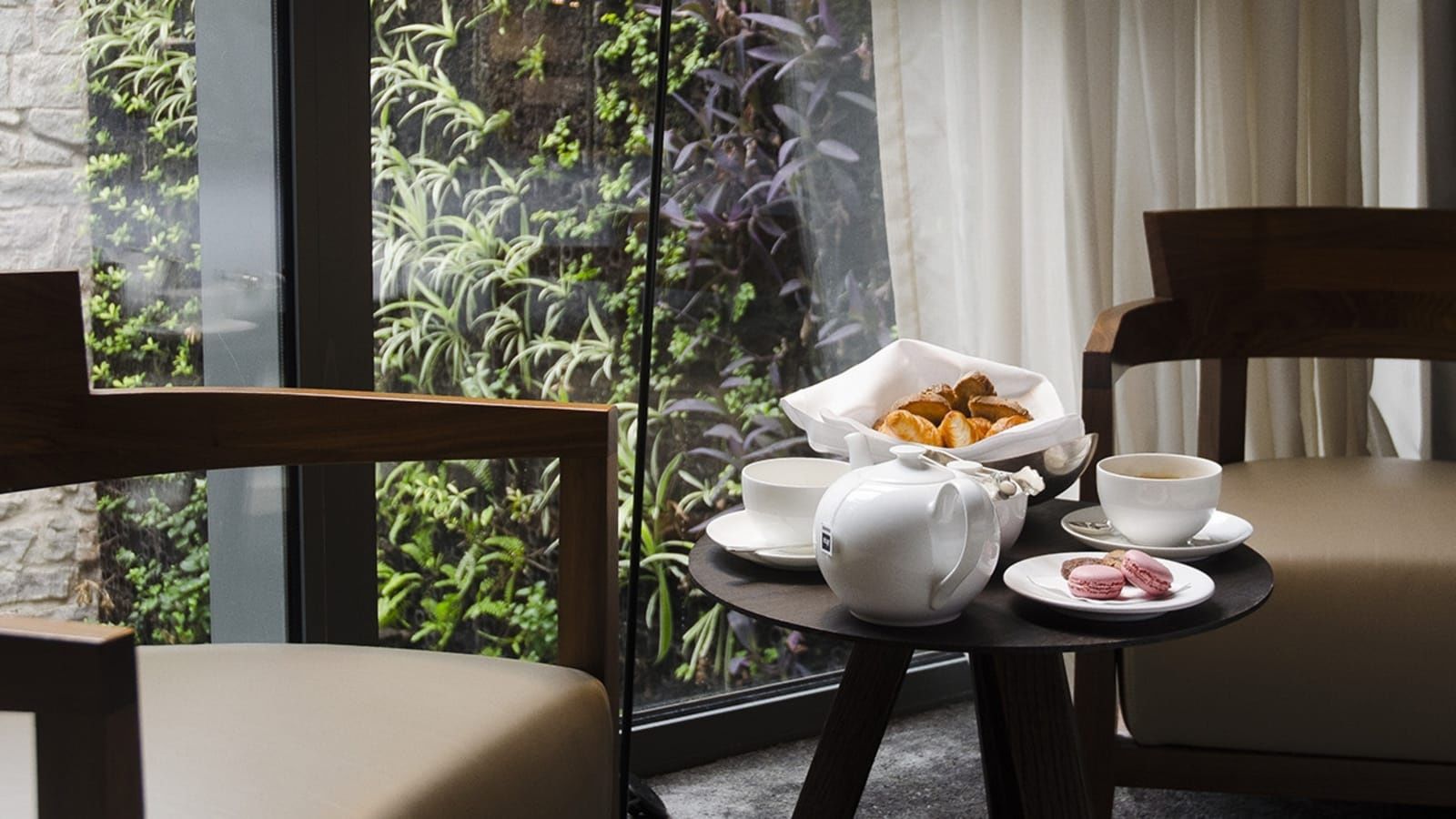 Petit-déjeuner dans la chambre de luxe du Mercer Hotel Barcelona