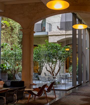 EARLY BOOKING 12% OFF