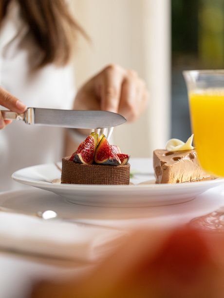 Personne prenant son petit-déjeuner à l'hôtel Mercer Barcelona 