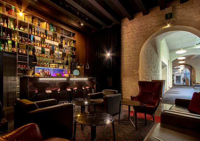 Intérieur du bar à cocktails Mercer de l'hôtel Mercer à Barcelone