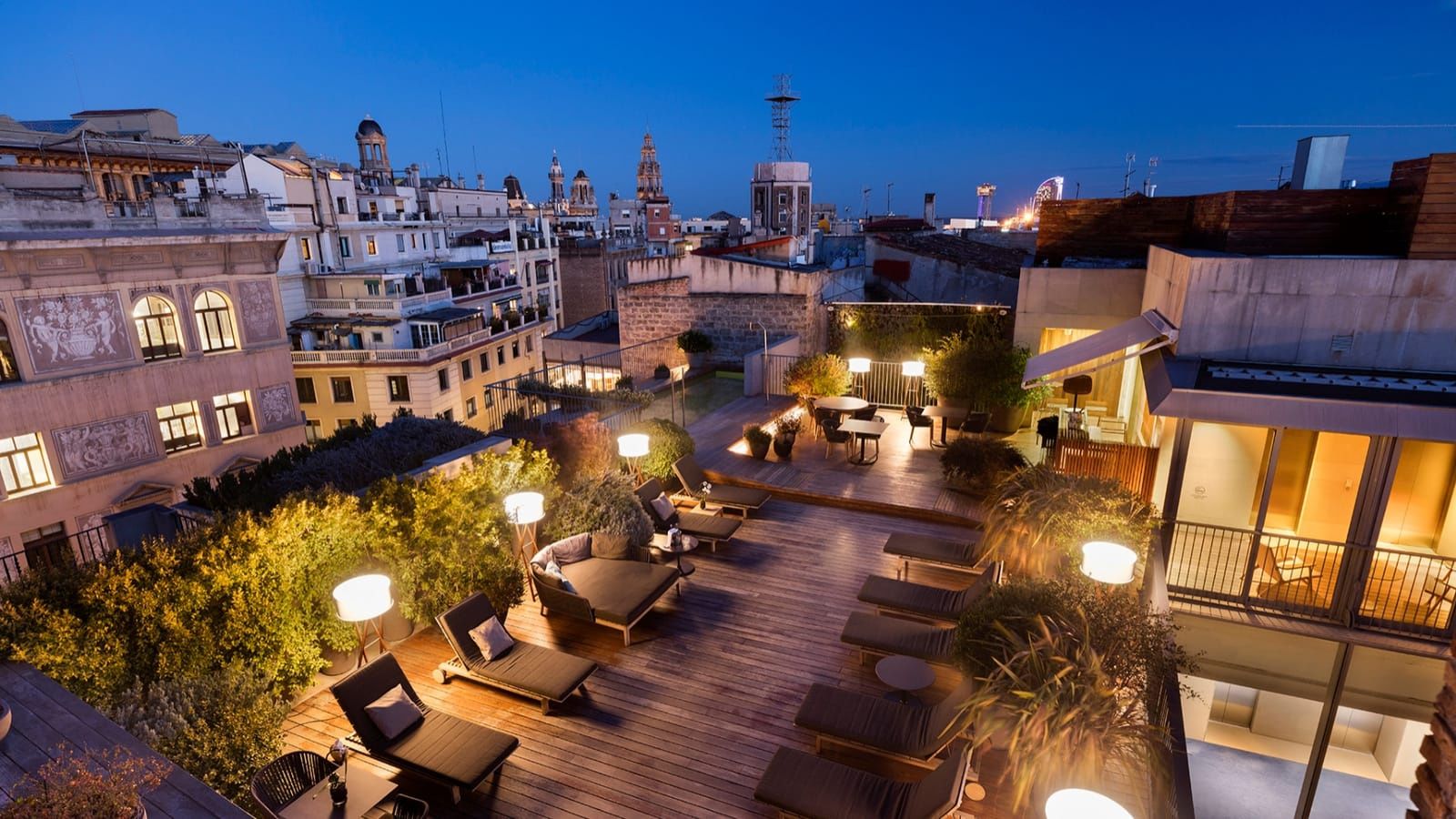 Coucher de soleil sur la terrasse de l'hôtel Mercer de Barcelone 