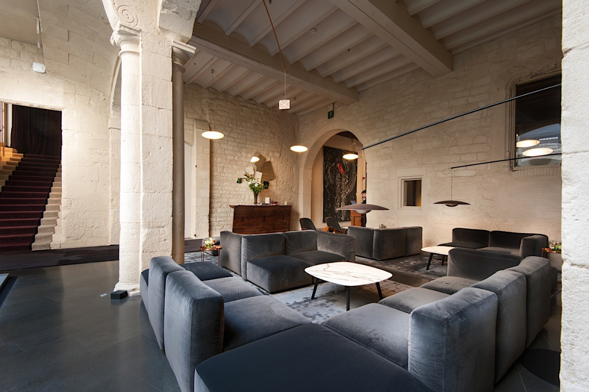 Sofas in the lobby of the Mercer Hotel Barcelona 