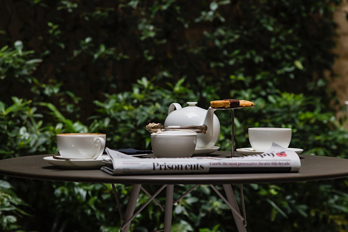 Table with tea and coffee at the Hotel Mercer Barcelona